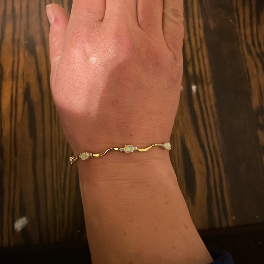 Yellow Gold Opal braclet